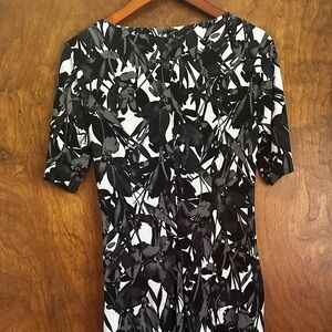 CB established 1962 Size 10 Black and White Stretchy Shift Dress